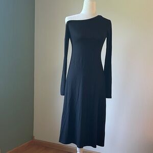 Marcella NYC —Chic One-Shoulder Black Dress
Brand new- never worn-